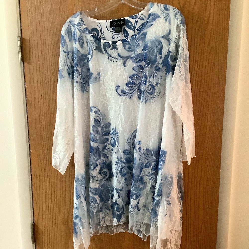 Frazzle Blue & White Top With Rinestone Sz XXL